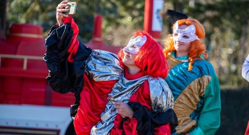 Kést fennek a böllérek, cipőt húznak a futók, bort forralnak a farsangolók a hétvégén Somogyban