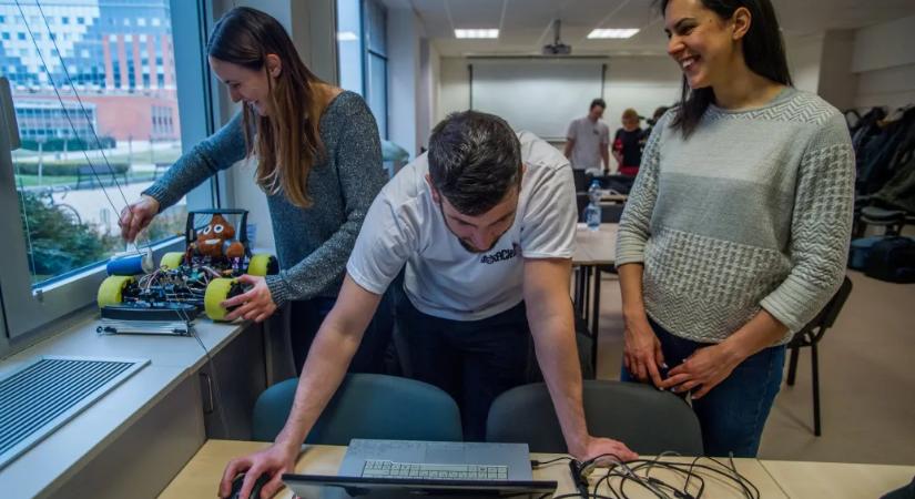 Egyre nehezebb a pályakezdőknek, de továbbra is nagyon keresik a jó mérnököket és a nyelvtudást