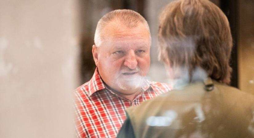 „Orbán Viktor vagy hazudik, vagy hazudtak neki” – állítja Komjáthi Imre a gödi botrányról