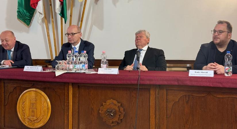 Tudásra épülő jövőt tervez Mohács és a Dunaújvárosi Egyetem