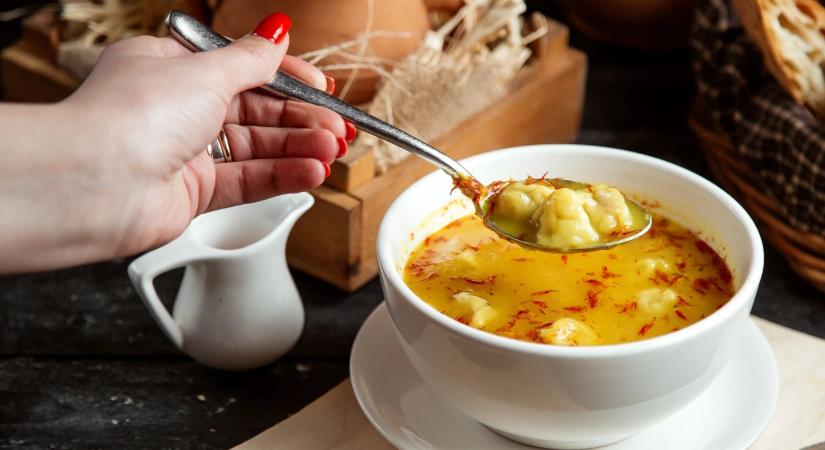 Ez a laktató gombócleves lesz a hétvége kedvence – filléres és isteni