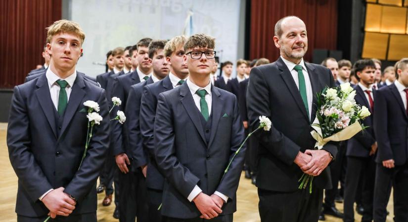 Megkapták a szalagot a gépiparisok is - fotók!