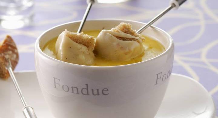 Valentin-napi sajtfondü két főre: krémes és ellenállhatatlan