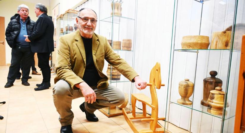 Lenyűgöző remekművekkel rukkol elő, pedig könyvből tanulta a faesztergálást – galériával