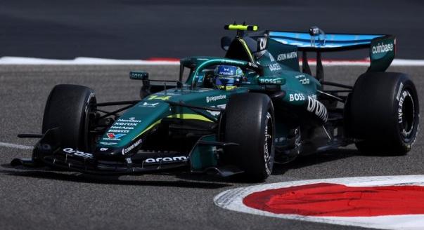 Alonso: A szakácsunk is elvezetné kanyarban az autót