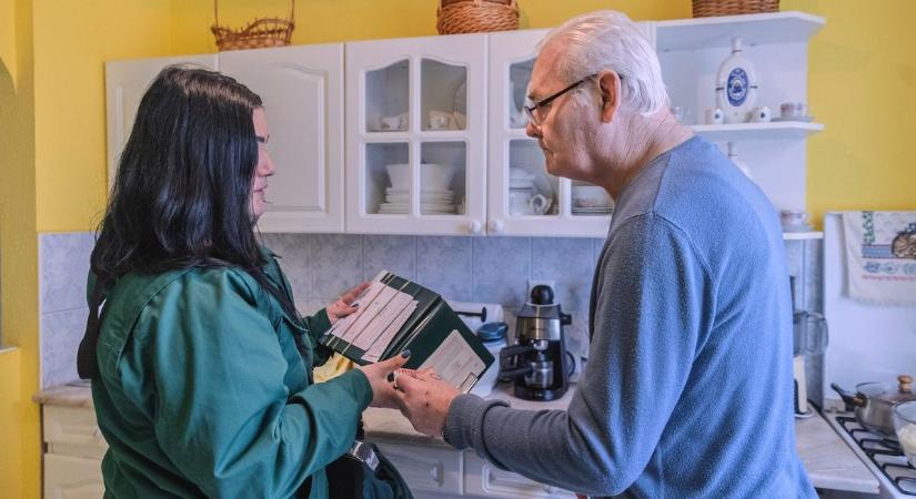 A tiszás szavazók többsége is támogatja a rezsistopot és a 14. havi nyugdíjat