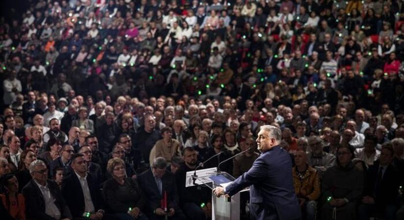 Orbán Viktor újra évértékelőt tart – kövesse velünk a fontos eseményt!