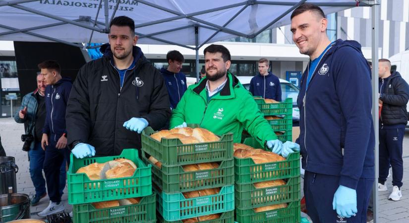 Rászorulóknak segítettek a Pick Szeged játékosai – galériával