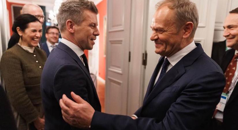 Magyar Péter tárgyalt a lengyel miniszterelnökkel, meg is hívta Budapestre október 23-ra