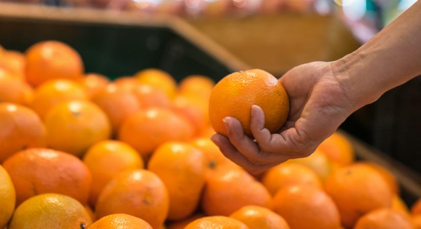 Átcímkézett, magas növényvédőszer-tartalmú narancs került forgalomba a szomszédban