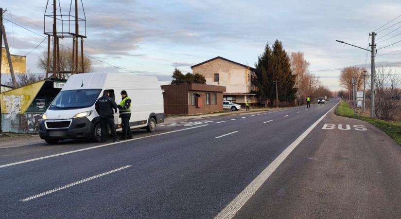 Néhány óra alatt több száz sofőrt ellenőriztek a Komáromi járásban, meglepő eredmény született (FOTÓK)