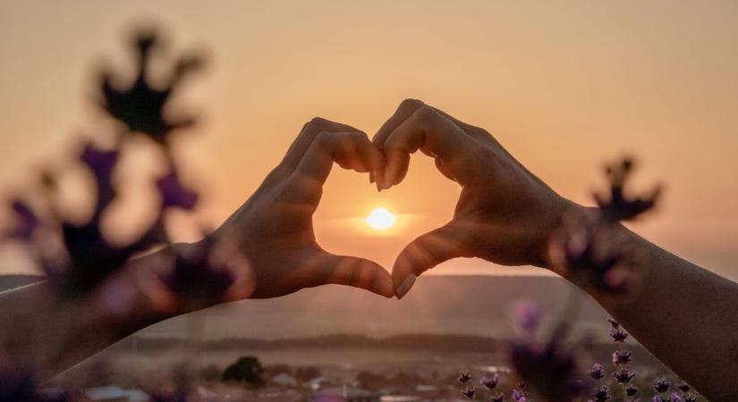 Rózsaszín köd - avagy miért csak egy napon szeretünk?