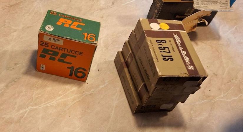 Nem adta le fegyvereit az idős férfi, közbeléptek a NAV-osok