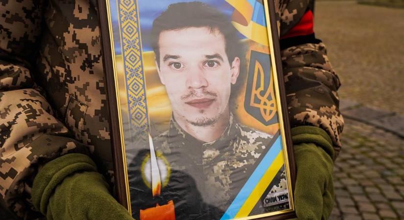 Több mint egy évig eltűntként tartották nyilván – eltemették a 28 éves ungvári katonát