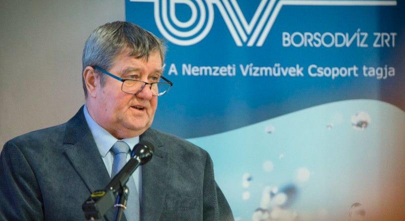 Balesetet szenvedtek Tállai Andrásék