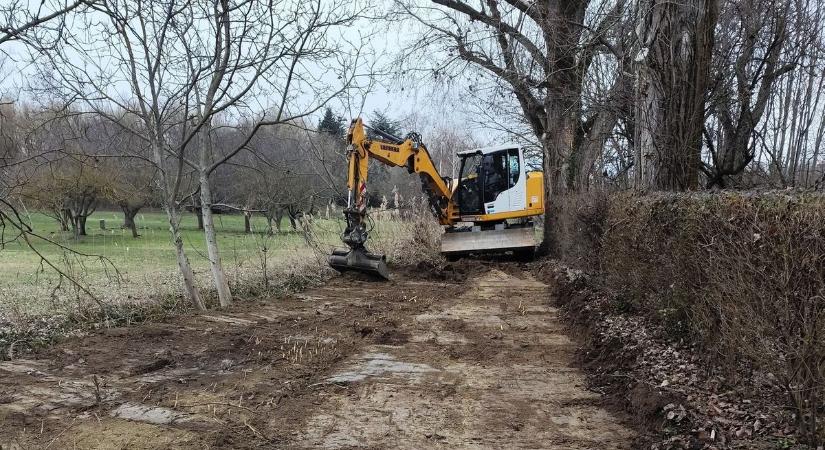 Pályázati forrásból újulnak meg utak Szigligeten