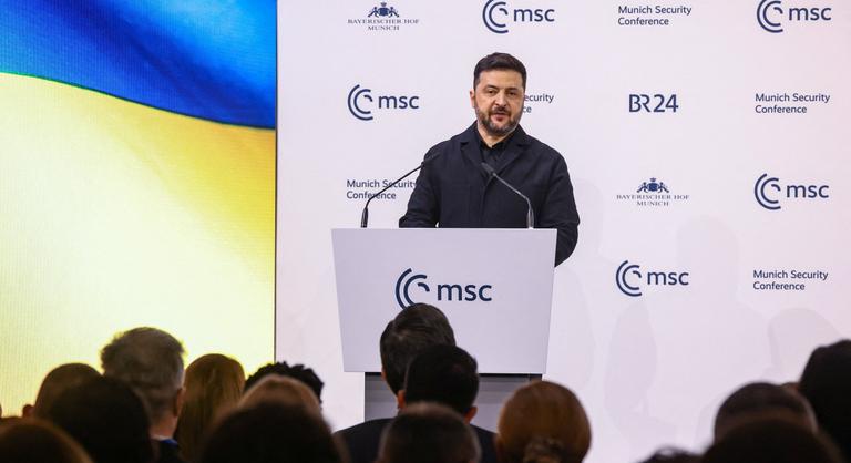 Volodimir Zelenszkij: Viktor miattunk gondolkodhat azon, hogyan növessze meg a hasát és nem a hadseregét