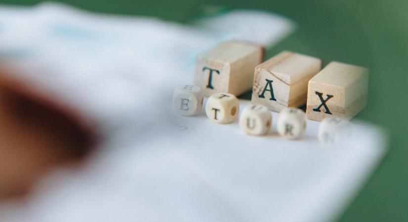 Fontos változást jelentett be a NAV, sok százezer magyart érint