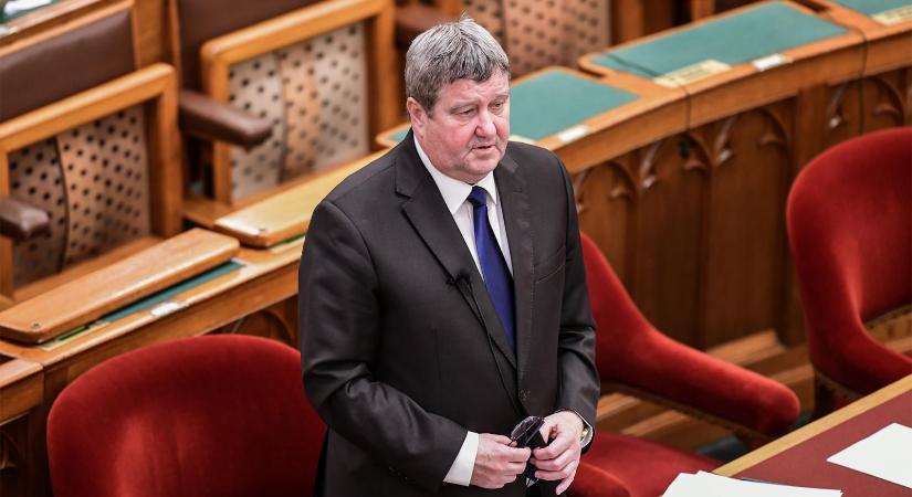 Autóbalesetet szenvedett Tállai András