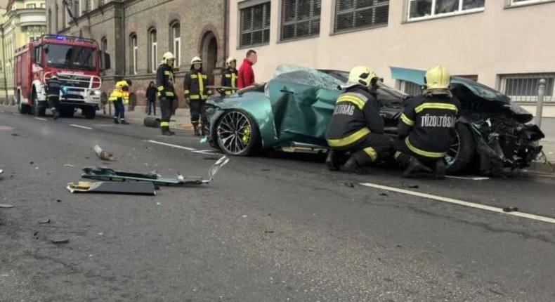 Szörnyethalt a győri buszmegállóban egy 76 éves néni