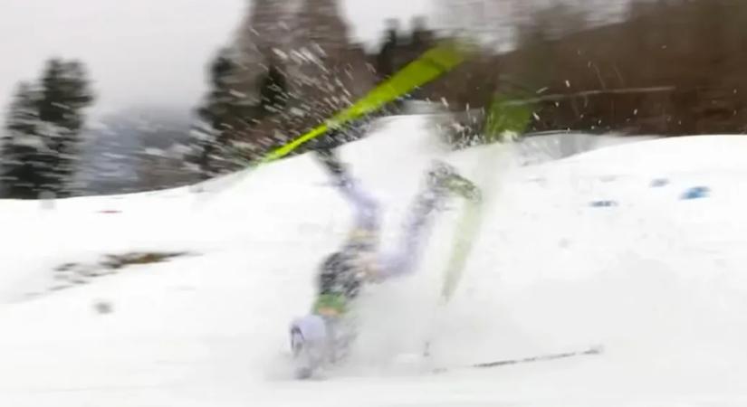 Kétszer is nagyot esett, a lécét is elhagyta a favorit svéd sífutó, az olimpiai aranyérembe került
