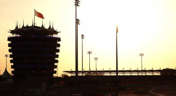 Esőgumiteszt a sivatag közepén?