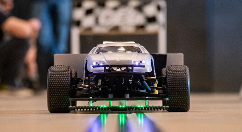 A jövő mérnökei csapnak össze a 2026. február 14-i RobonAUT versenyen