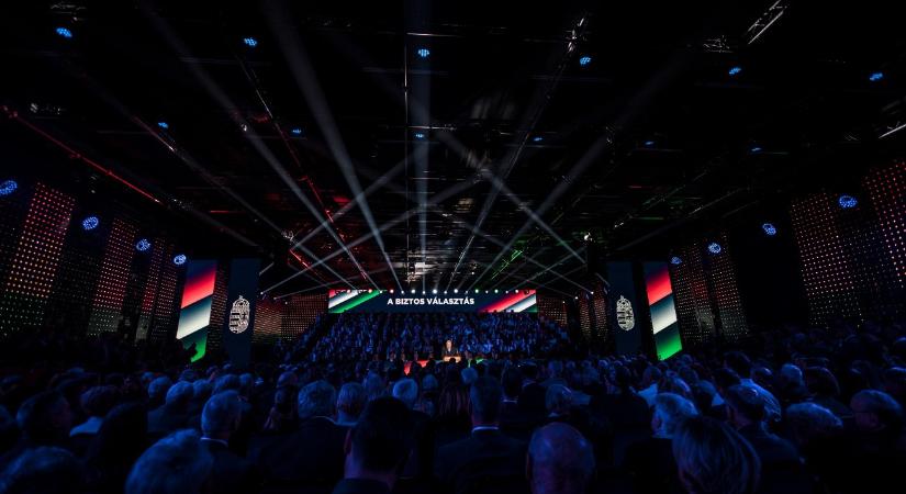 Elemzők a közmédiában az évértékelőről