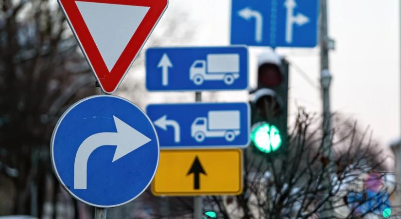 ÉKM: az új KRESZ-ben kiemelt figyelmet kapnak a fogyatékossággal élők