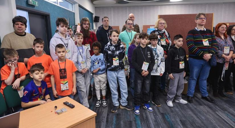 Rekordlétszám és nemzetközi csapatok: robotokkal hódított a LEGO Szegeden – galéria, videó