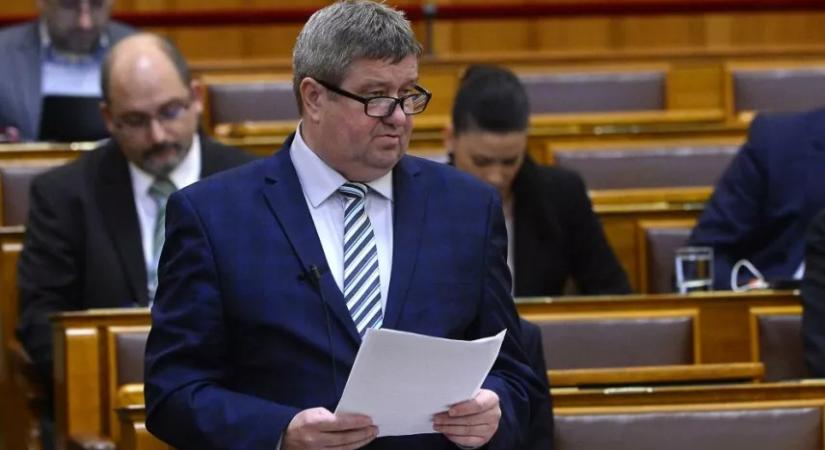 Autóbalesetet szenvedett Tállai András, ő vezette a szolgálati autót