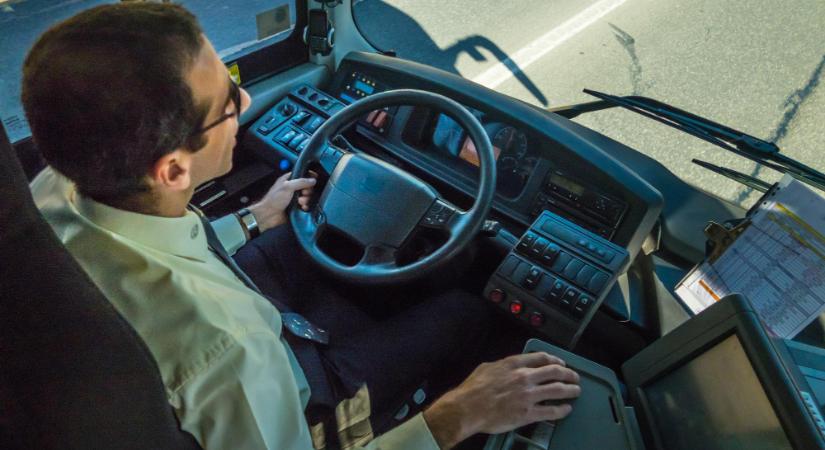 Több ezer szabálytalanság a busz- és kamionellenőrzések során