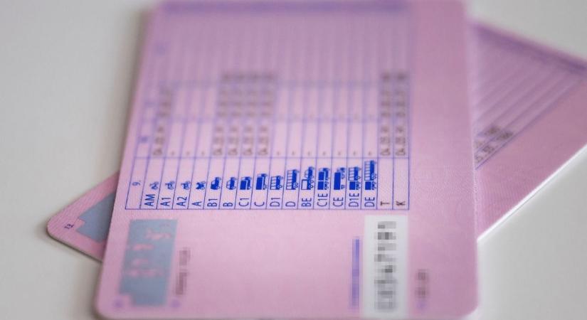 Megváltozik a B kategóriás jogosítvány: ez most autóvezetőt érint