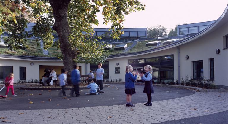 Engedélyezhetik a gyerekeknek a nemváltást a brit általános iskolákban