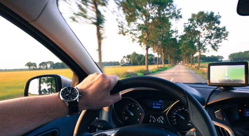 Mindig elsőbbsége van a gyalogosnak? Ezen a KRESZ-teszten sok autós elvérzik