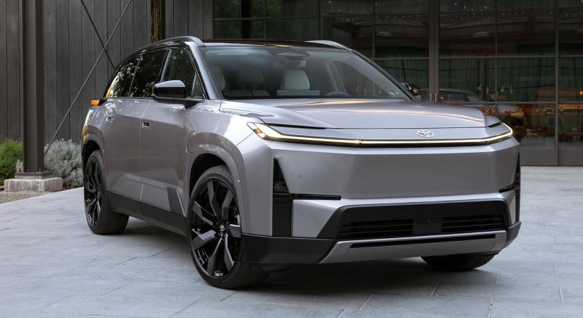 Elektromos autó lett az új Toyota Highlander