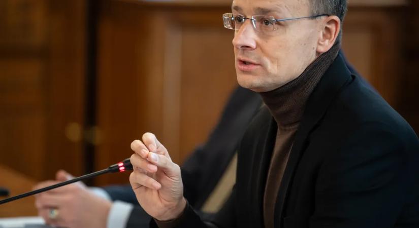 Megbízható partnerből háborún nyerészkedők, akik elveszik a magyarok pénzét – pár hónap alatt így változott Szijjártó véleménye a Shellről