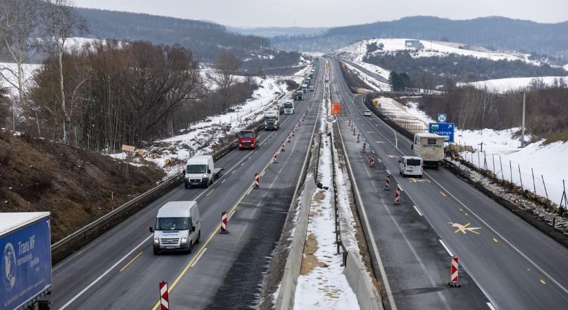 Meggváltoztatja az előzési szabályokat az új KRESZ - erre már most fel kell készülni