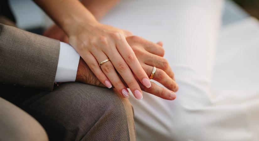 Magyarországon átlagban másfél évvel tovább tartanak a házasságok, mint az EU-ban