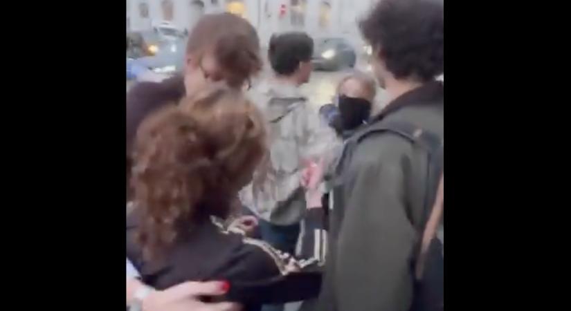 Az agyhalál állapotába rugdalták a francia szélősbalos verőemberek a szélsőjobbos feminista férfit