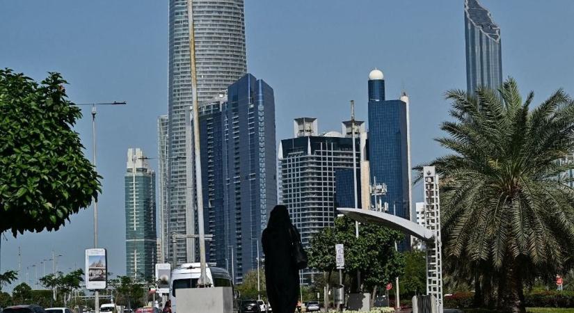 A szemünk előtt zajlik a történelem legnagyobb vagyonkimenekítése – egy fikarcnyi hazaszeretet se szorult a milliárdosokba