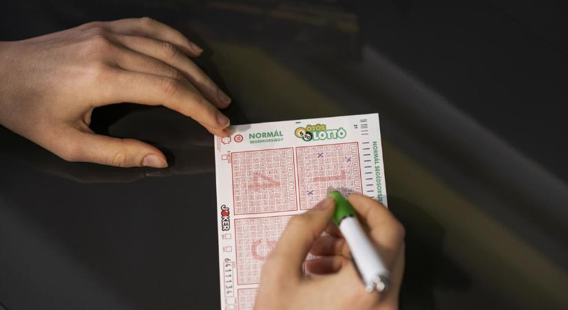 Kihúzták: itt vannak az ötöslottó nyerőszámai!