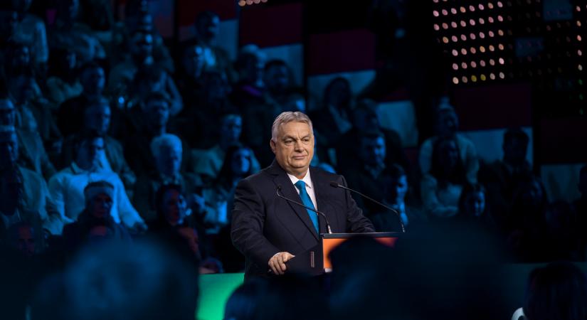 Orbán Viktor megmutatta a győztes csapatot - Fotó