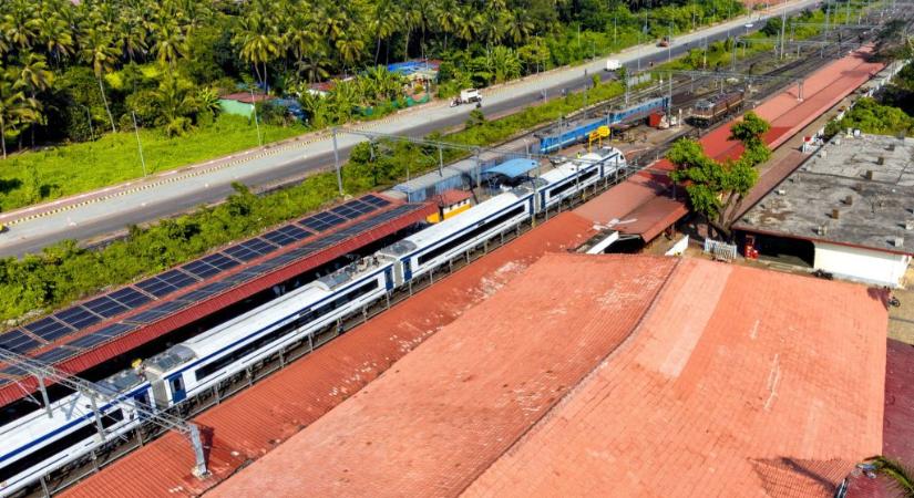 Vonatokon utazva terjednek a kobrák Indiában