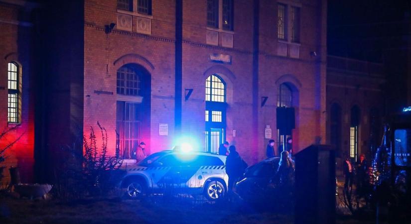 Döbbenet Cegléden: vonat gázolt el egy embert az állomáson