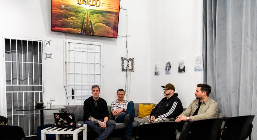 Politizáló erdőlakók az akkugyár árnyékában