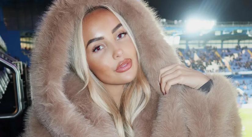 Nem tudsz máshova nézni, melleket villantott a Chelsea-sztár bombázó barátnője