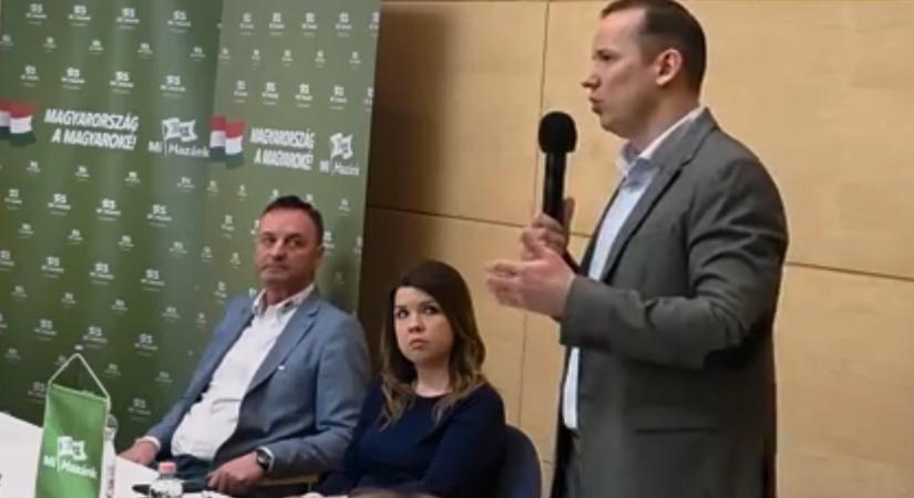 A “globalista háttérhatalomról”, oltás utáni autizmusról és a “tudjuk, kikről” is kérdezték Toroczkai Lászlót Debrecenben