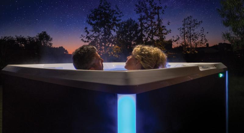 MInden nap lehet Valentin-nap egy jakuzzival