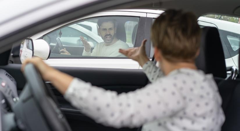 Ha befeszülsz az autóban, ez lesz az eredménye